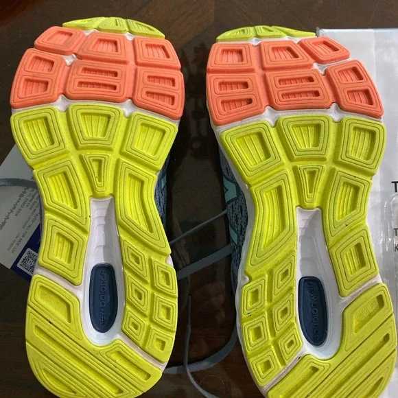 New Balance Women's 680v6 Gray and Blue Athletic Shoes - Picture 3 of 4